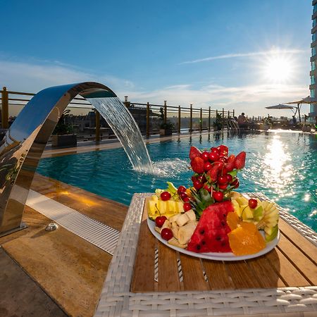 โรงแรม เดอะ พีค อิสตันบูล ภายนอก รูปภาพ Rooftop pool